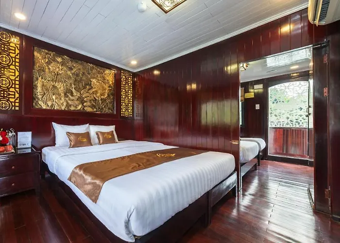  Renea Cruises Hạ Long