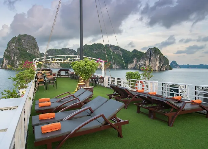 Renea Cruises  Hạ Long