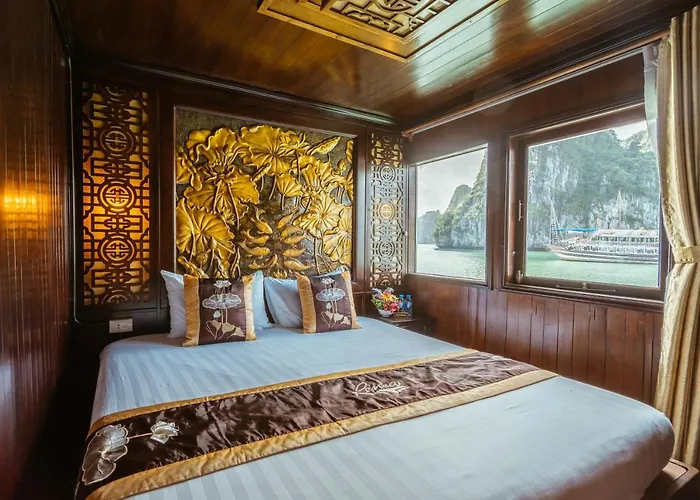 Renea Cruises  Hạ Long