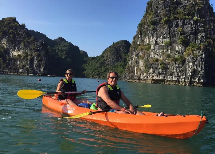  Renea Cruises Hạ Long