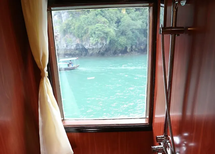 Renea Cruises Hạ Long