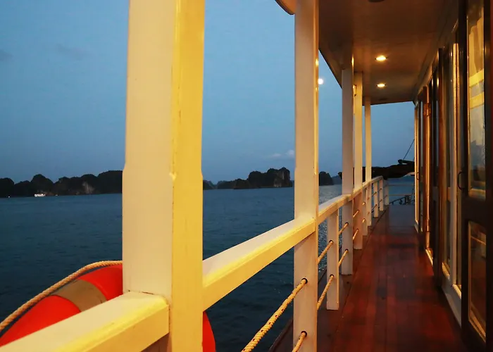 Renea Cruises Hạ Long